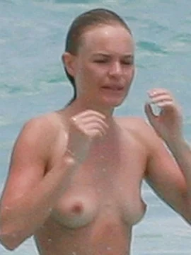 Кейт Босуорт купается топлес - 41