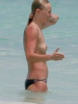 Кейт Босуорт купается топлес - 44