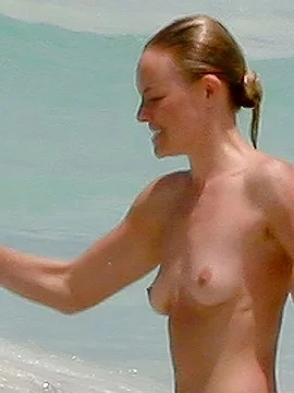 Кейт Босуорт купается топлес - 45