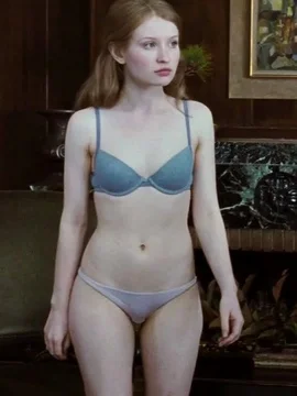 Эмили Браунинг в нижнем белье или купальнике - 16