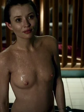 Полностью голая Эмили Браунинг в кино - 33