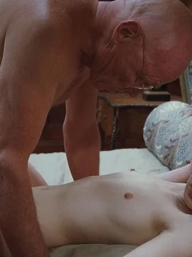 Полностью голая Эмили Браунинг в кино - 49