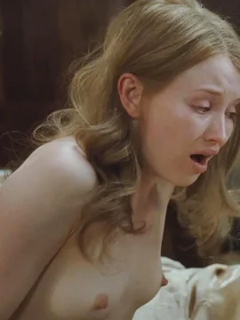 Полностью голая Эмили Браунинг в кино - 54