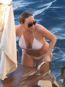 Мэрайя Кэри в нижнем белье или купальнике - 43