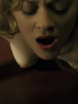 Голая Марион Котийяр в кино - 14