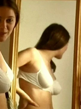 Голая Марион Котийяр в кино - 25