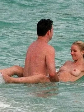 Голая грудь Кэмерон Диас - 79