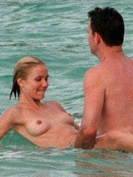 Голая грудь Кэмерон Диас - 80