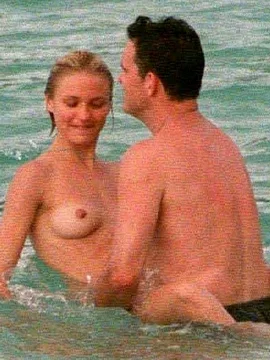 Голая грудь Кэмерон Диас - 81