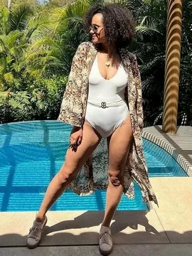 Натали Эммануэль в нижнем белье или купальнике - 11