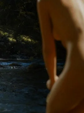 Голая Натали Эммануэль в кино - 41