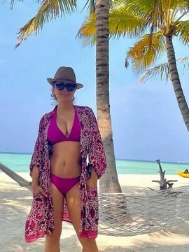 Сальма Хайек в нижнем белье или купальнике - 15