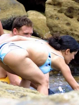 Сальма Хайек в нижнем белье или купальнике - 23