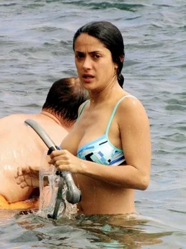 Сальма Хайек в нижнем белье или купальнике - 24