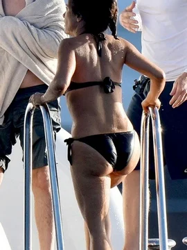 Сальма Хайек в нижнем белье или купальнике - 29