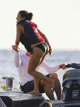 Сальма Хайек в нижнем белье или купальнике - 32