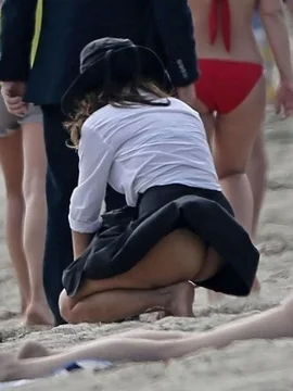 Сальма Хайек в нижнем белье или купальнике - 45