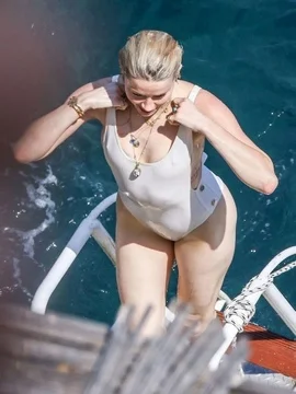 Эмбер Херд в купальнике - 23