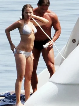 Скарлетт Йоханссон в нижнем белье или купальнике - 16