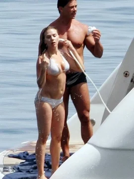 Скарлетт Йоханссон в нижнем белье или купальнике - 17