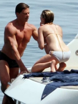 Скарлетт Йоханссон в нижнем белье или купальнике - 19