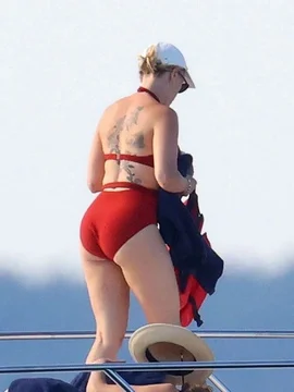 Скарлетт Йоханссон в нижнем белье или купальнике - 37