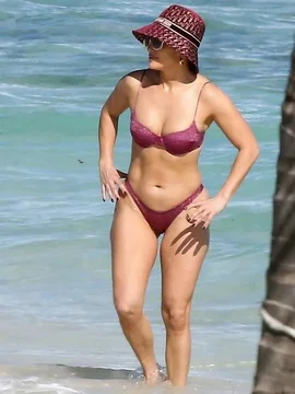 Дженнифер Лопес в нижнем белье и в бикини - 48