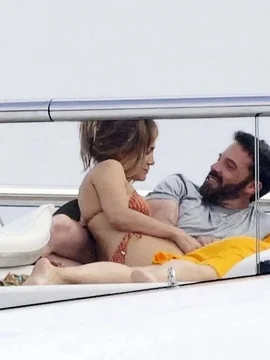 Дженнифер Лопес в нижнем белье и в бикини - 59