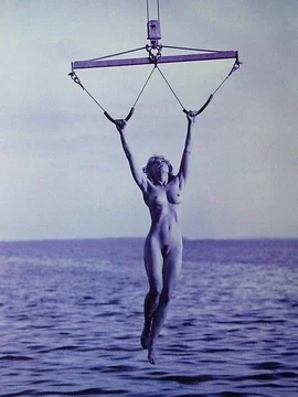 Полностью голая Мадонна - 53