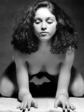 Полностью голая Мадонна - 76