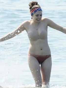 Голая Элизабет Олсен - 13