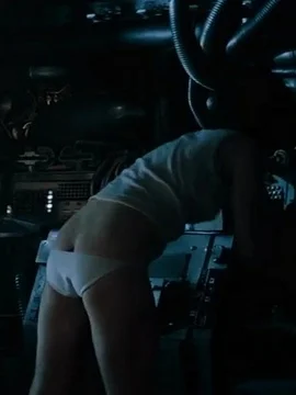Голая Сигурни Уивер в кино - 23