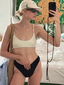 Александра Бортич в нижнем белье или купальнике - 07