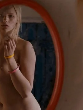 Голая Александра Бортич в кино - 27