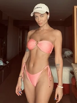 Анастасия Самбурская в купальнике - 72