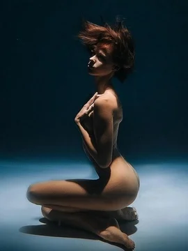 Голая Екатерина Шпица в эротической фотосессии - 36