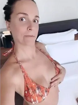 Настя Сланевская в купальнике - 42