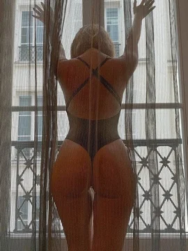 Анна Цуканова-Котт в купальнике - 44