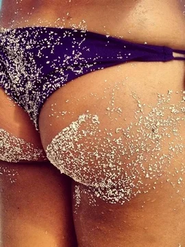 Карина Зверева в белье и купальниках - 36